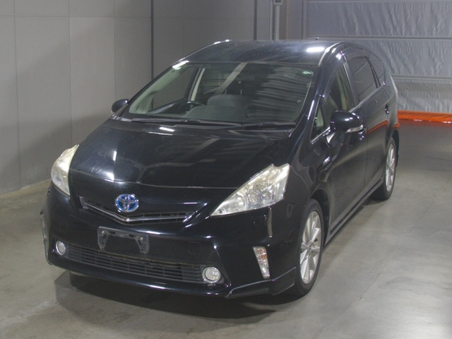 TOYOTA PRIUS ALPHA 2013