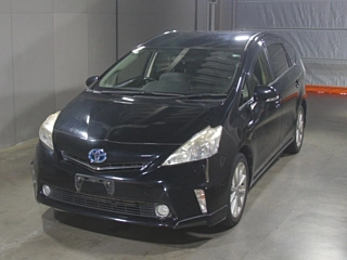 TOYOTA PRIUS ALPHA 2013