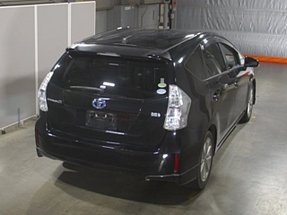 TOYOTA PRIUS ALPHA 2013
