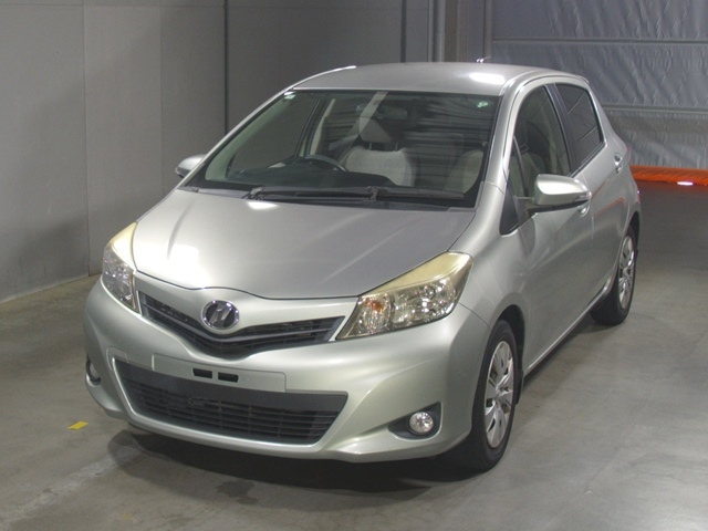 TOYOTA VITZ 2011