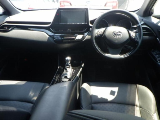 TOYOTA C-HR 2017