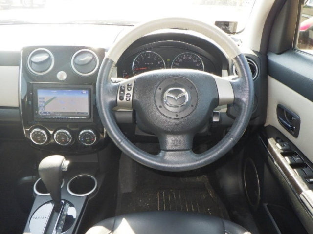 MAZDA VERISA 2012