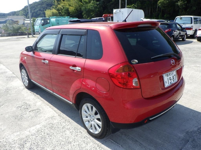 MAZDA VERISA 2012