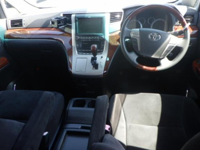 TOYOTA ALPHARD 2010