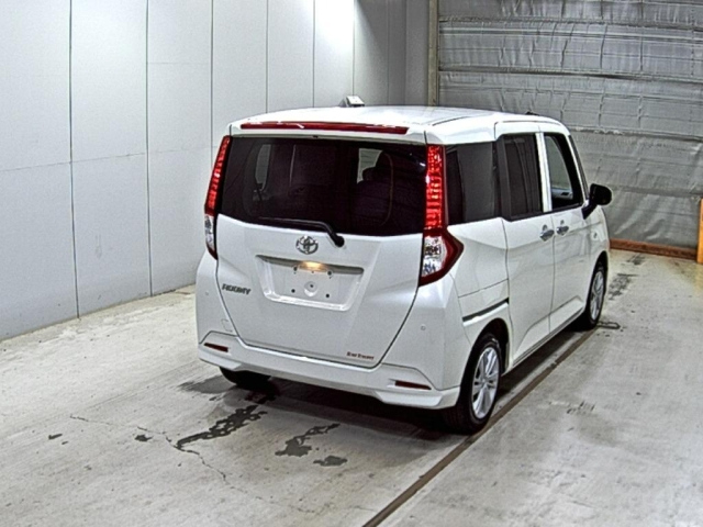 TOYOTA ROOMY 2022