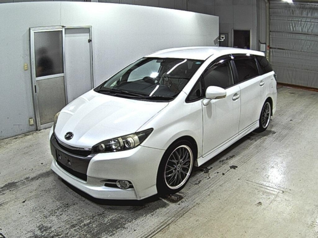 TOYOTA WISH 2013