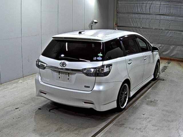 TOYOTA WISH 2013