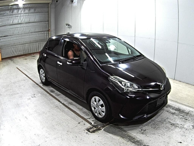 TOYOTA VITZ 2016