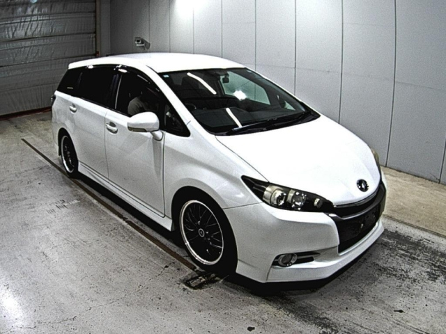 TOYOTA WISH 2013