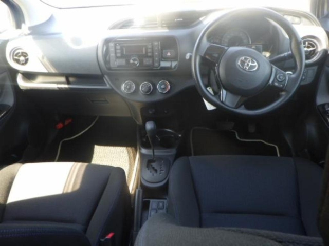 TOYOTA VITZ 2016