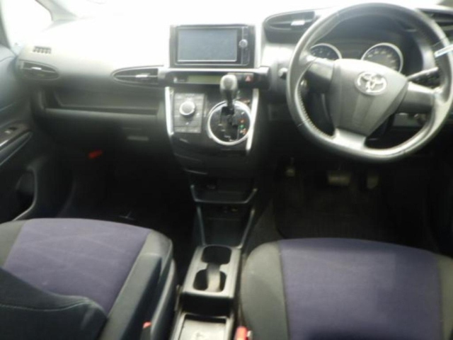 TOYOTA WISH 2013