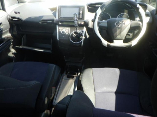 TOYOTA WISH 2013