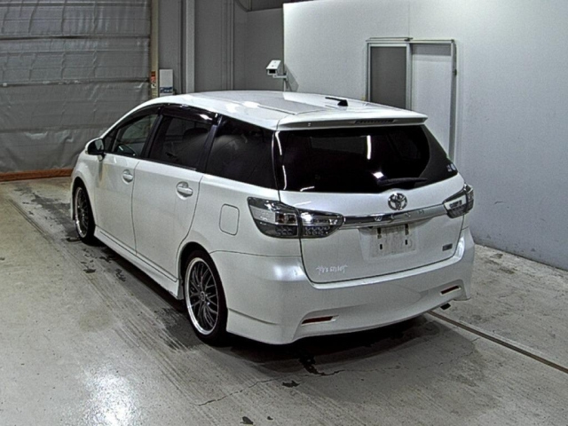 TOYOTA WISH 2013