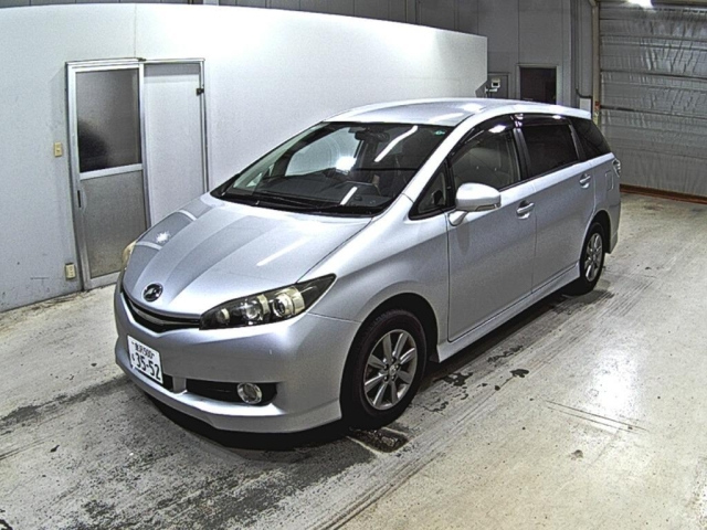 TOYOTA WISH 2017
