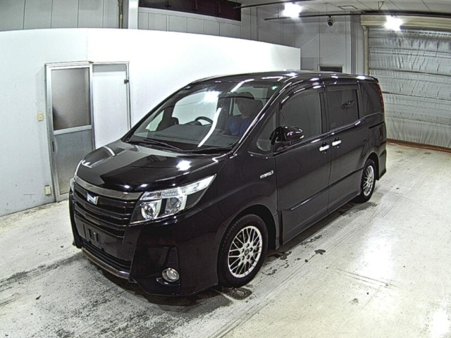 TOYOTA NOAH 2017