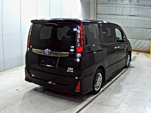 TOYOTA NOAH 2017