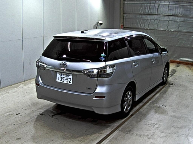 TOYOTA WISH 2017