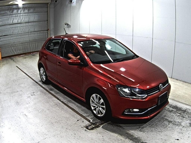 VOLKSWAGEN POLO 2015