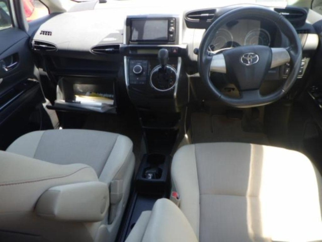 TOYOTA WISH 2017