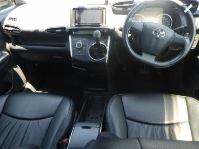 TOYOTA WISH 2011