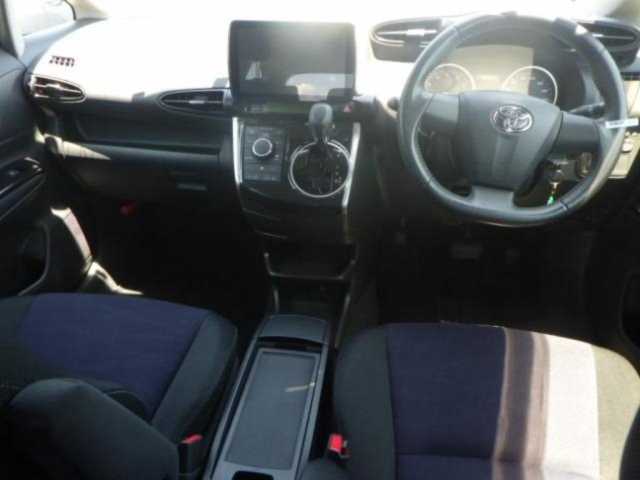 TOYOTA WISH 2013