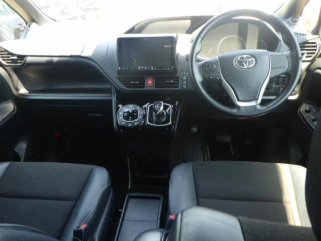 TOYOTA NOAH 2017