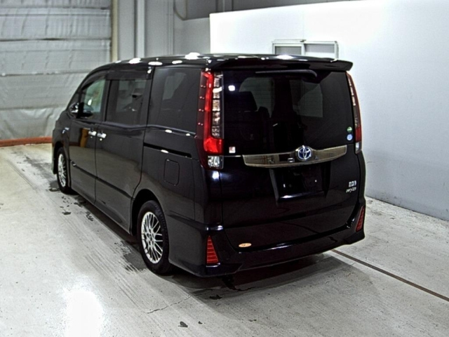 TOYOTA NOAH 2017