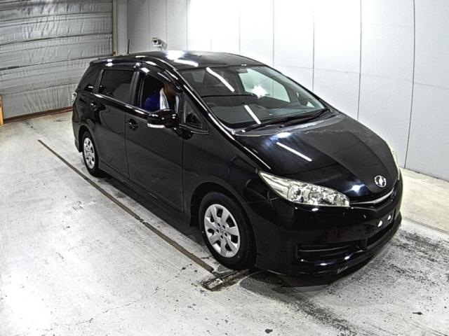 TOYOTA WISH 2013