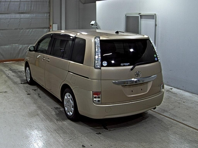 TOYOTA ISIS 2012