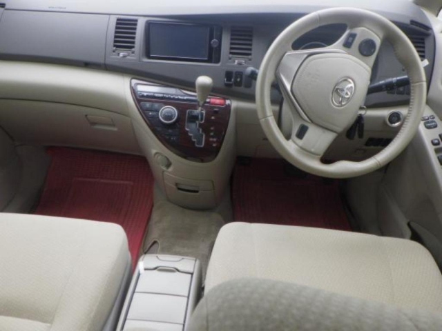 TOYOTA ISIS 2012