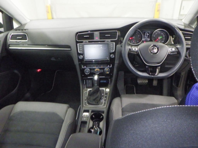 VOLKSWAGEN GOLF 2016