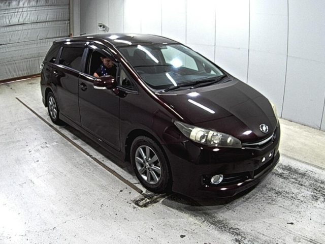 TOYOTA WISH 2012