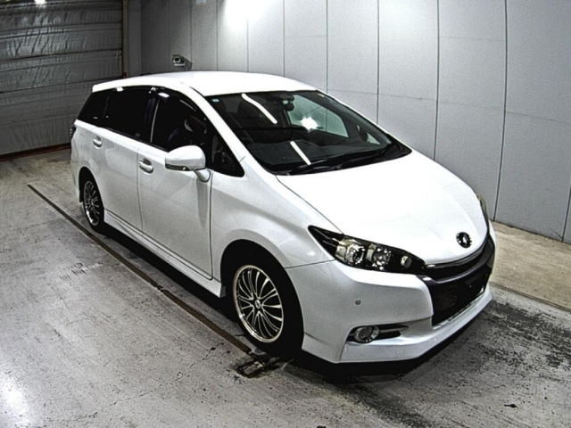 TOYOTA WISH 2013