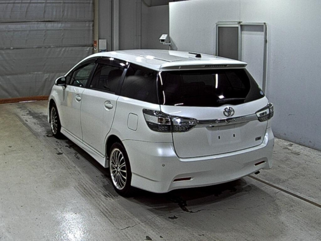 TOYOTA WISH 2013