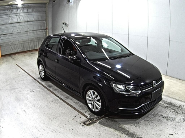 VOLKSWAGEN POLO 2016