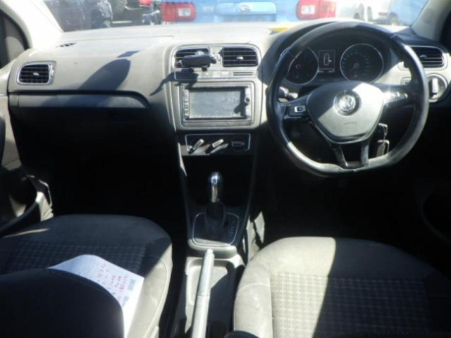 VOLKSWAGEN POLO 2016