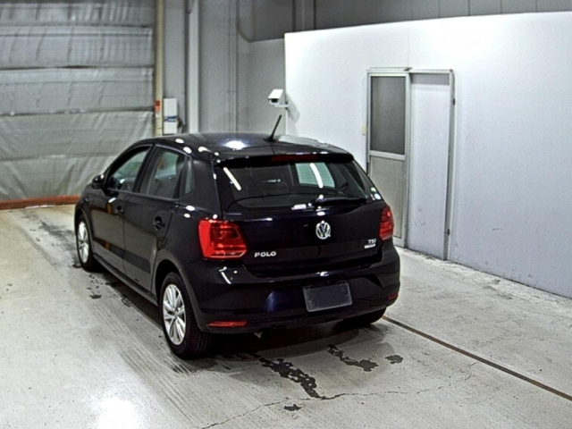 VOLKSWAGEN POLO 2016