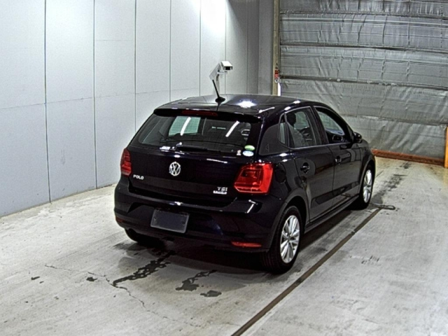 VOLKSWAGEN POLO 2016