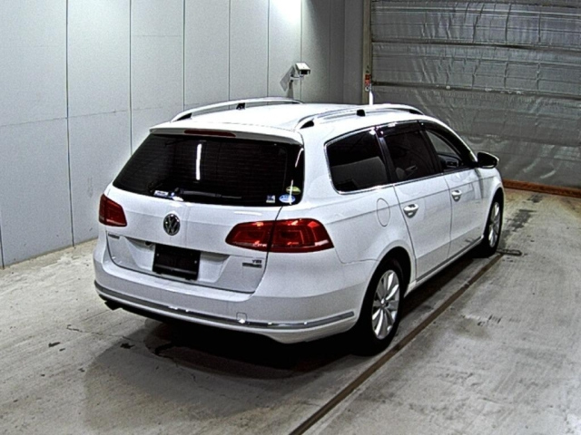 VOLKSWAGEN PASSAT VARIANT 2012