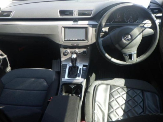 VOLKSWAGEN PASSAT VARIANT 2012