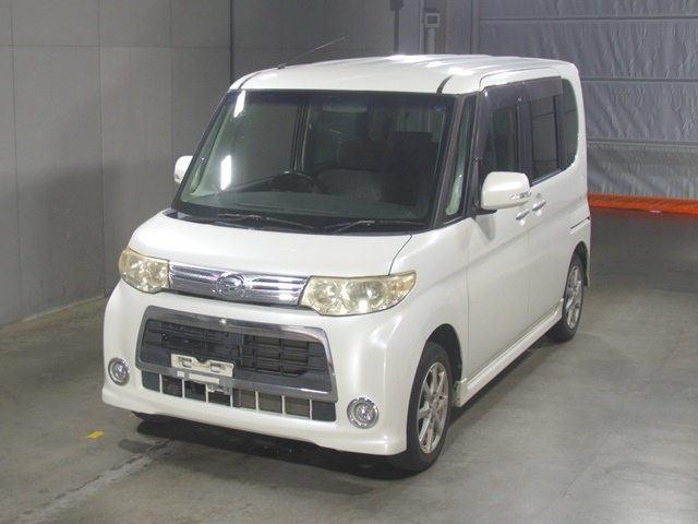 DAIHATSU TANTO 2011