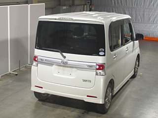 DAIHATSU TANTO 2011