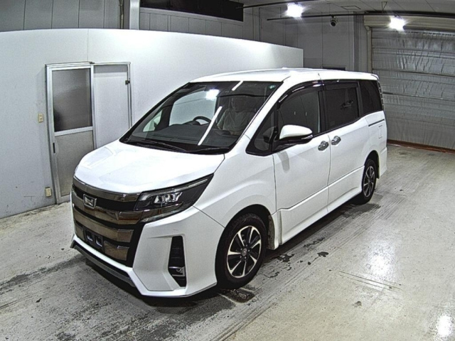 TOYOTA NOAH 2018