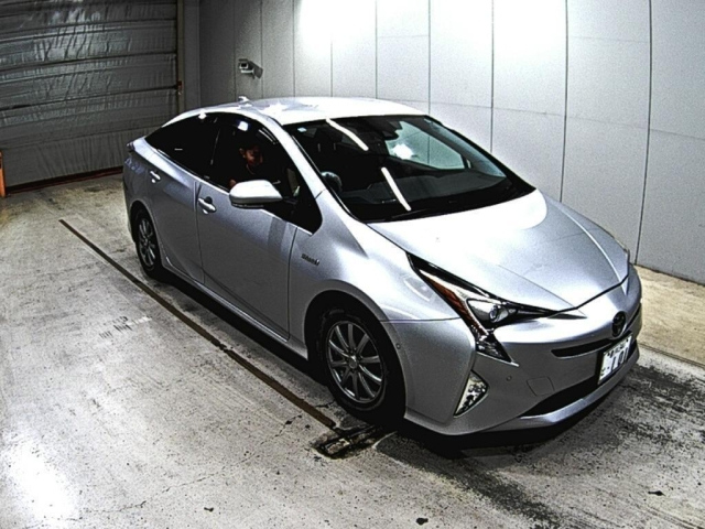 TOYOTA PRIUS 2015