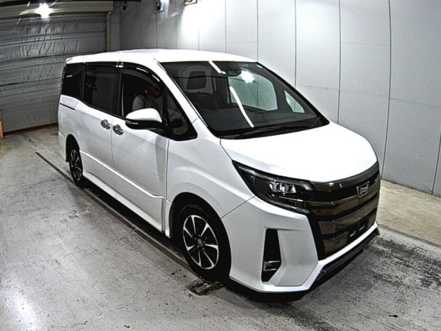 TOYOTA NOAH 2018