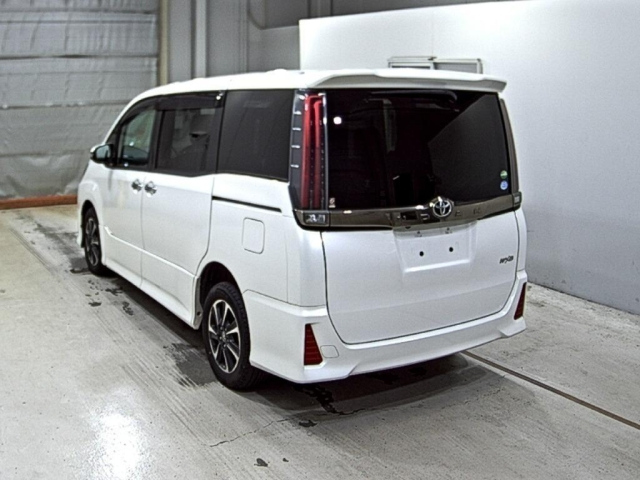 TOYOTA NOAH 2018