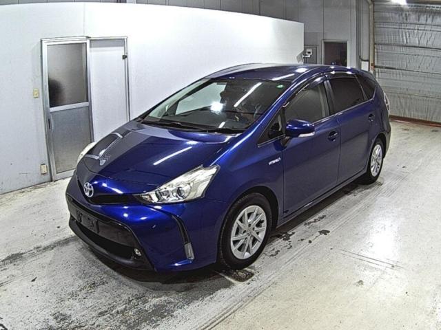 TOYOTA PRIUS ALPHA 2014
