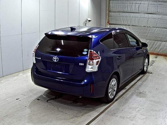 TOYOTA PRIUS ALPHA 2014