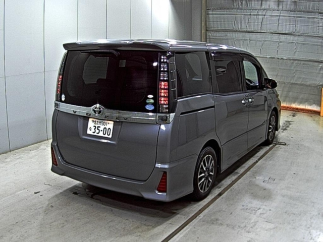 TOYOTA VOXY 2016