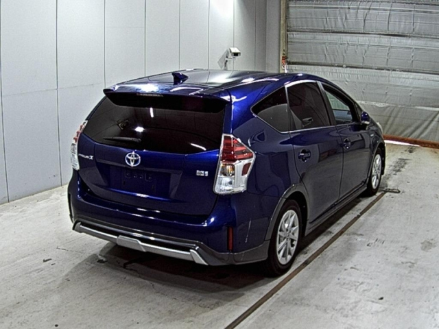 TOYOTA PRIUS ALPHA 2015